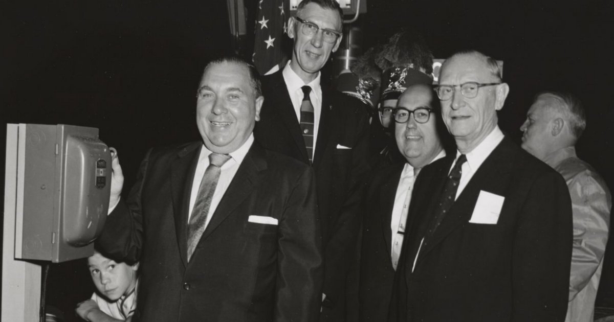 chipublib's tweet photo. Did you know that before 1907, mayors only served for two years?  Learn more fun facts about all of Chicago's mayors by exploring our Chicago Public Library's Chicago Mayors Collection. Click here to get started: https://t.co/kry7B6sYzq

#CPLHistory #ChicagoHistory https://t.co/dg7Q0BcteB