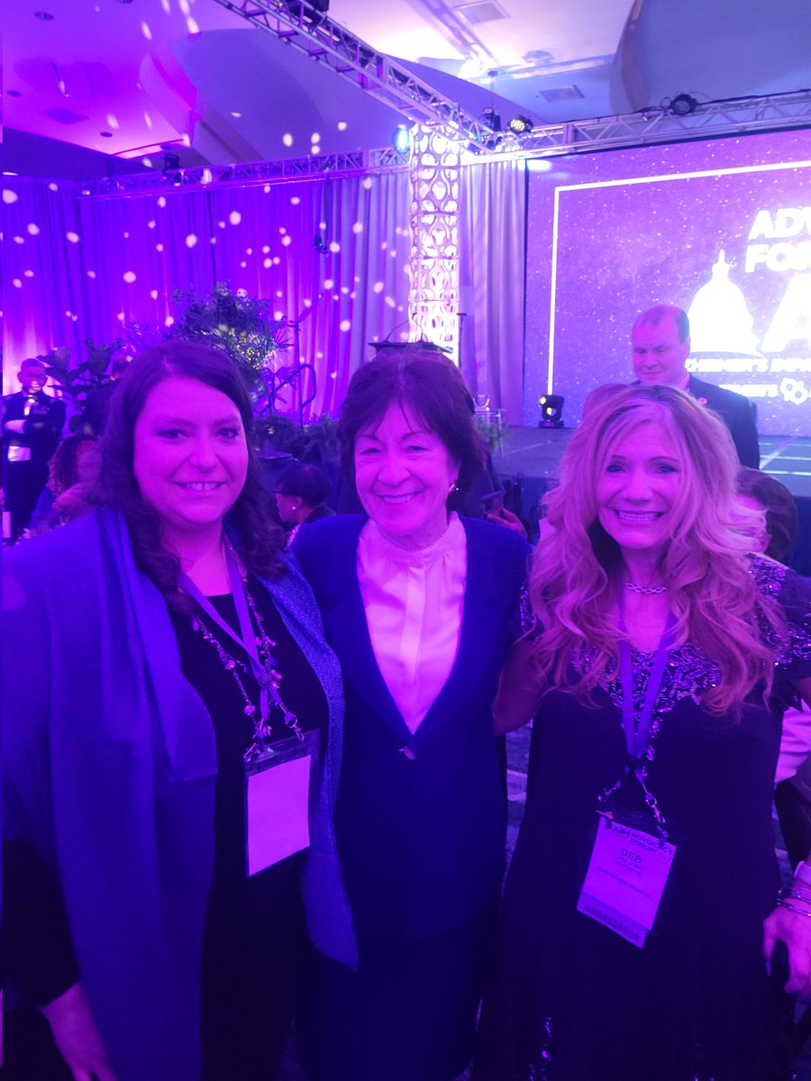 Raie_Lynn's tweet photo. This amazing woman, @SenatorCollins, proudly fights along side those with Alzheimer's/Dementia and their loved ones, and I can't thank her enough for her passion and support. 💜 https://t.co/hTOS037unM