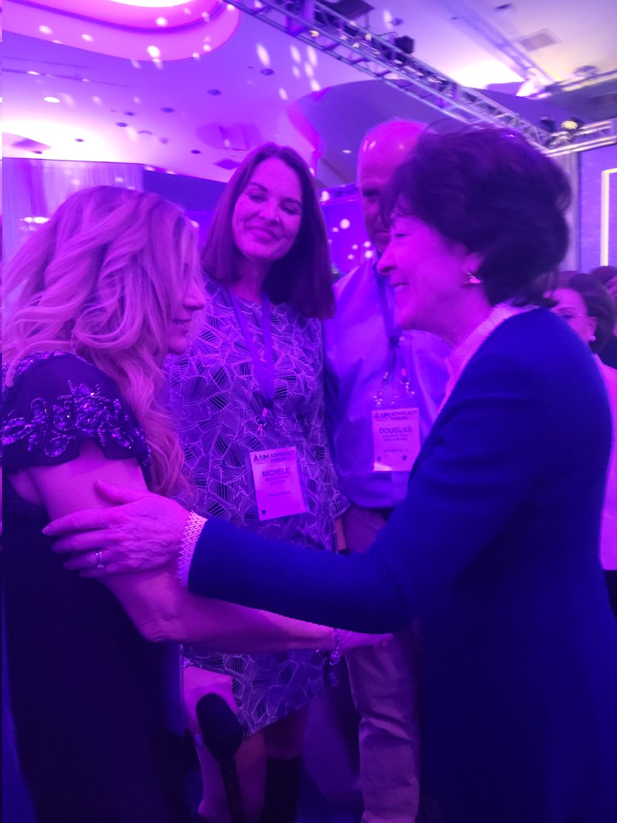 Raie_Lynn's tweet photo. This amazing woman, @SenatorCollins, proudly fights along side those with Alzheimer's/Dementia and their loved ones, and I can't thank her enough for her passion and support. 💜 https://t.co/hTOS037unM