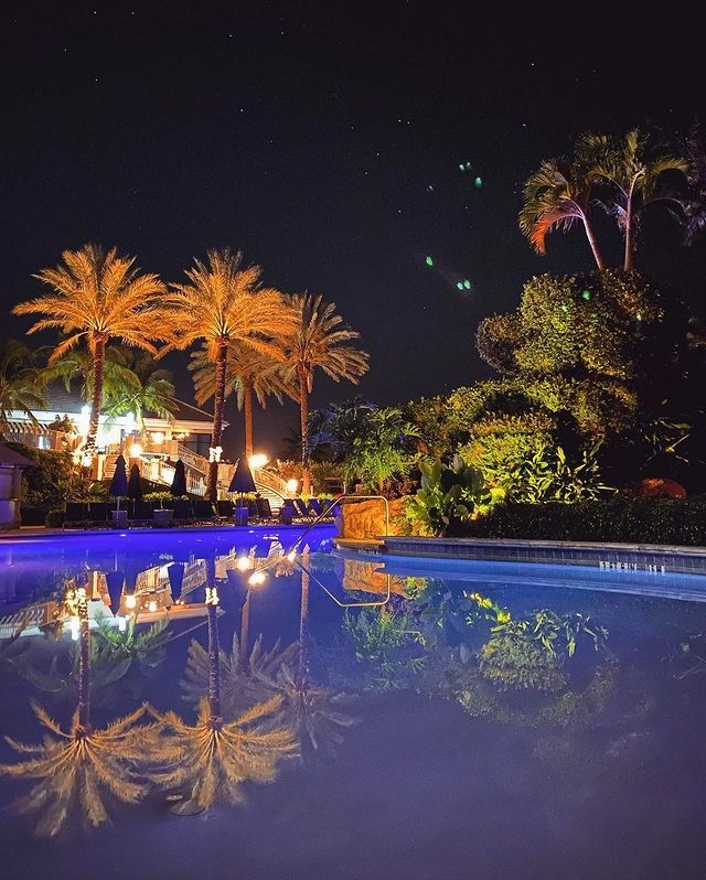 NaplesGrande's tweet photo. Life is too short to stay in your lane. Dive into the night with us 🌙

📸 _pradocaj 

#BeGrandePlayGrande #LifeIsGrande https://t.co/4vDqMdt0qP
