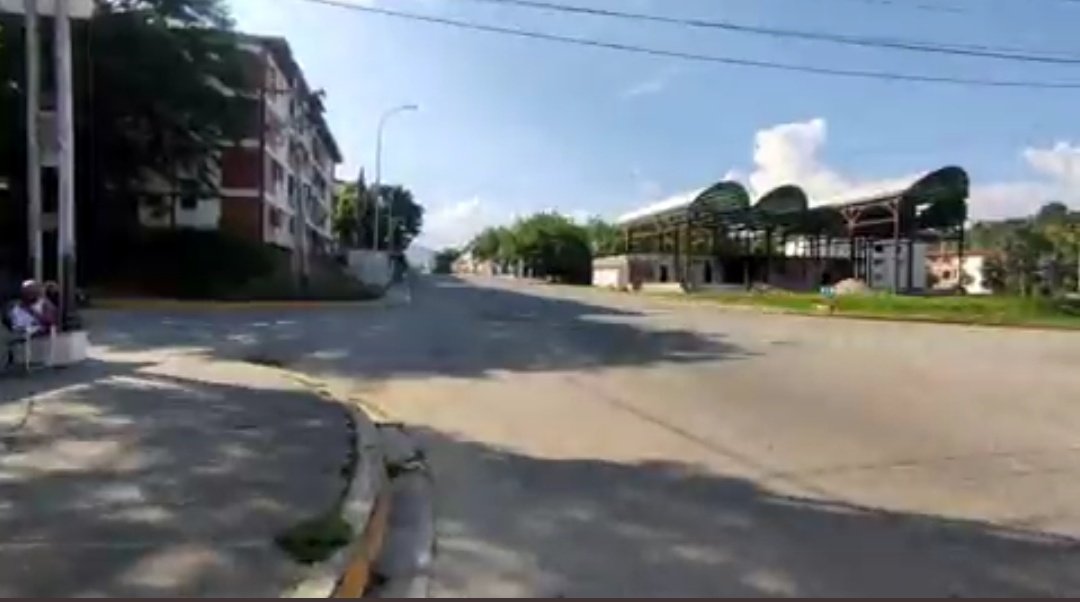 RioCrecido_ven's tweet photo. Camaradas @RMarcoTorres @HectoRodriguez los habitantes de la Urbanización Ciudad Miranda,  Charallave, tienen más de 15 días sin el vital líquido "AGUA" 
#TrabajoYCompromiso se necesita de parte de ustedes para solucionar este grave problema.
@HidroCapital2 @NicolasMaduro https://t.co/BWyyCAyUhJ