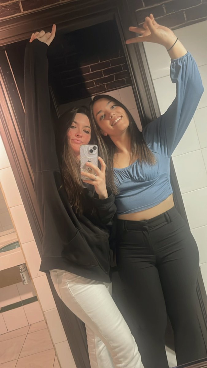 theeeeer9's tweet photo. Mi  dúo fav  💜 https://t.co/WaedwmDdn6