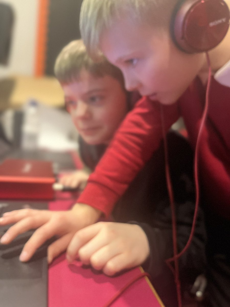 singergise1's tweet photo. I wish I could be there @garntegprimary on Friday to see the final performances! Great rehearsals today and an inspiring afternoon seeing the students dropping in their own beats! #DJ4aDay #DJSusie #Garnteggarnteg #singergise #shinelikethestarthatyouare https://t.co/J513QAG51Y