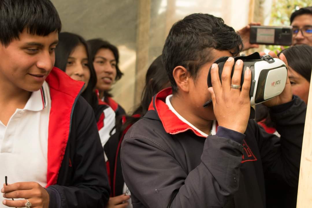 vlahebo's tweet photo. Con la visita de las y los estudiantes de la I.E Divino Niño, celebramos el #DiaMundialDelAgua en #Cumbal - #Nariño. 
Realidad virtual, lectura, oralidad y una visita al vivero Los Machines hicieron parte de la jornada. 

- Biblioteca Saberes de los Machines @BRuralidad https://t.co/WjWjBwxsUQ