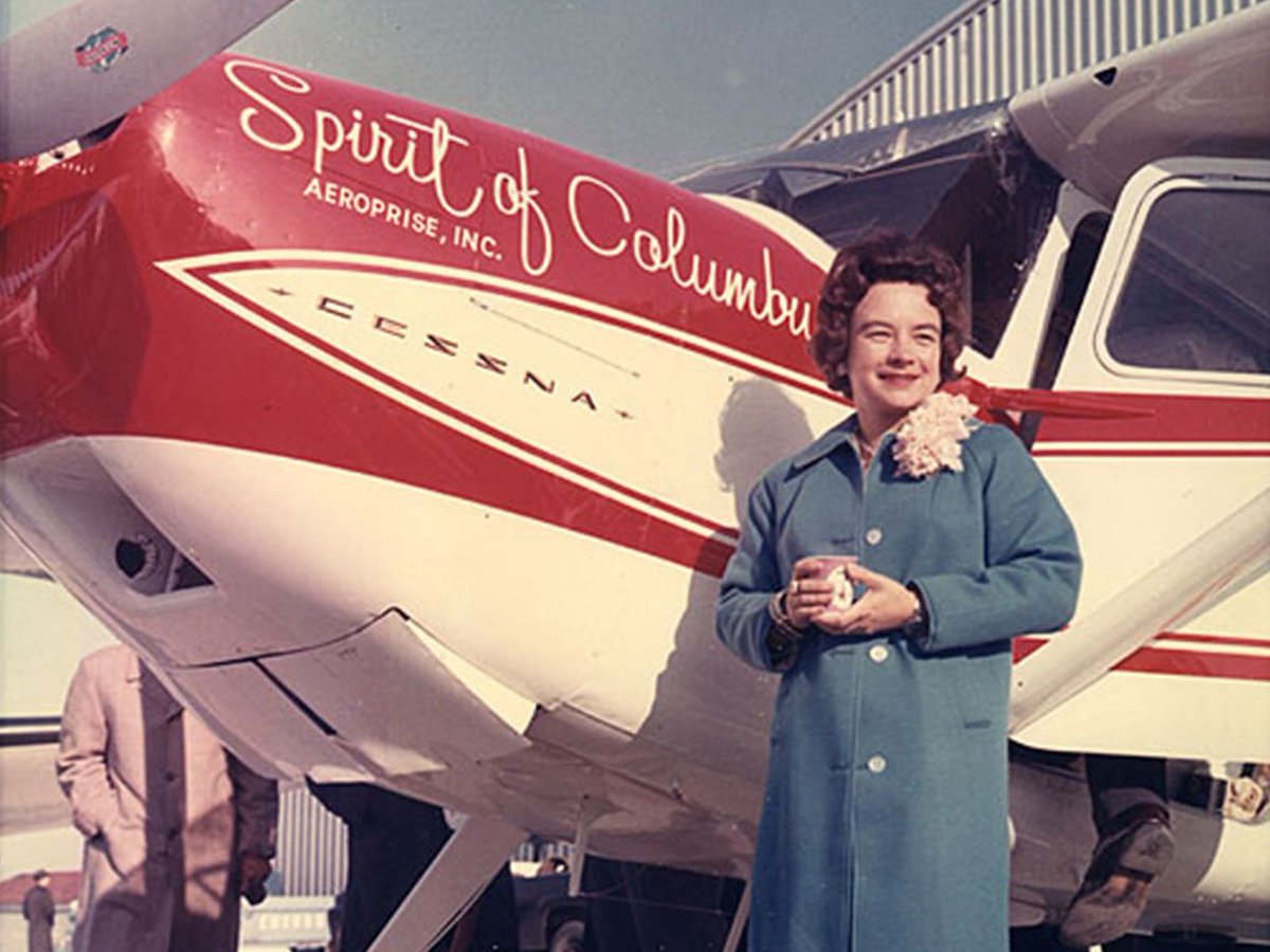 USAS_WW1's tweet image. #AvGeeks #WomensHistoryMonth #GOAT March 19, 1964, Jerrie Mock, 38, a bored housewife and mother of 3, took off in "Spirit of Columbus" a Cessna 180 (N1538C) to do what Amelia Earhart had disappeared attempting: be the first woman to fly around the world. But she had competition!