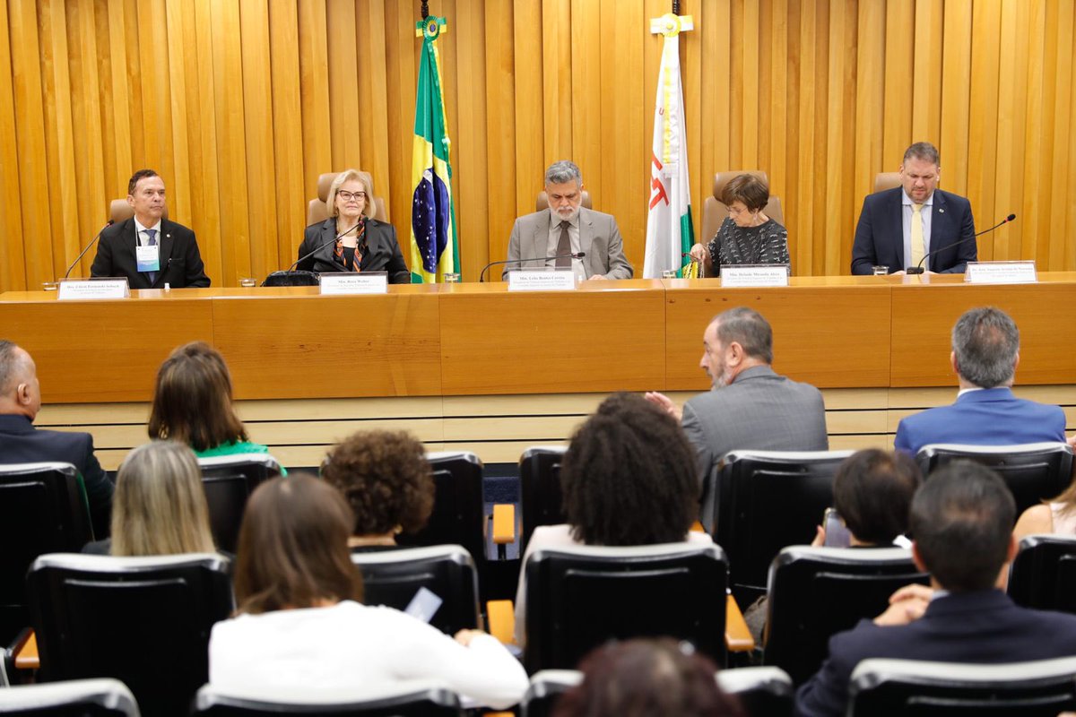 CFOAB's tweet image. #Ouvidoria | Representando o Conselho Federal, o ouvidor-geral da OAB Nacional, José Augusto Noronha, participou, nesta quarta-feira (22/03), do 34ª Colégio de Ouvidores da Justiça do Trabalho e apresentou a evolução e as ações desenvolvidas pela ouvidoria da OAB. 

#OABNacional