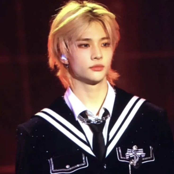 dieiai's tweet photo. @maullartt смотрим на Hyunjin best dancer не знаю даже как выбирать несколько фото, чтобы отправить сюда он ведь #hyunjinbestboy https://t.co/EfaVm2E82X