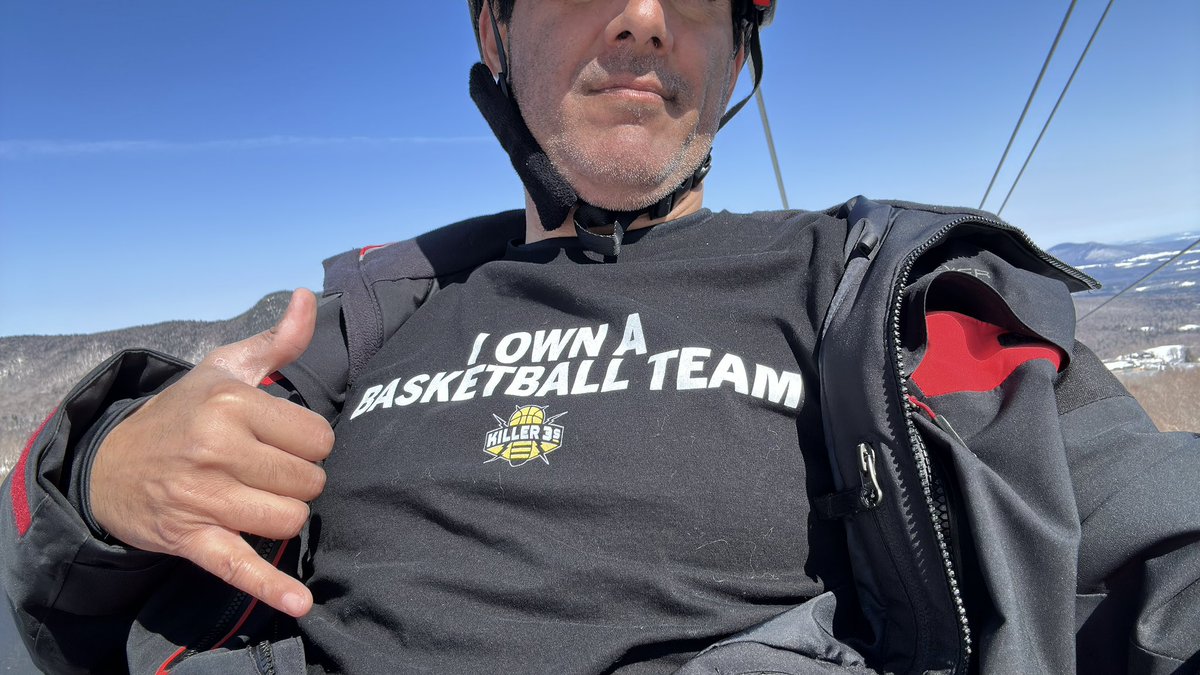 SomeDuck420's tweet photo. @jaydegods @DeGodsNFT @Killer3sBig3 👀Can’t beat today’s lunch view

😤Always have  merch on me, especially wen conquering mountains

#FIWB https://t.co/o4Eb34rgyo