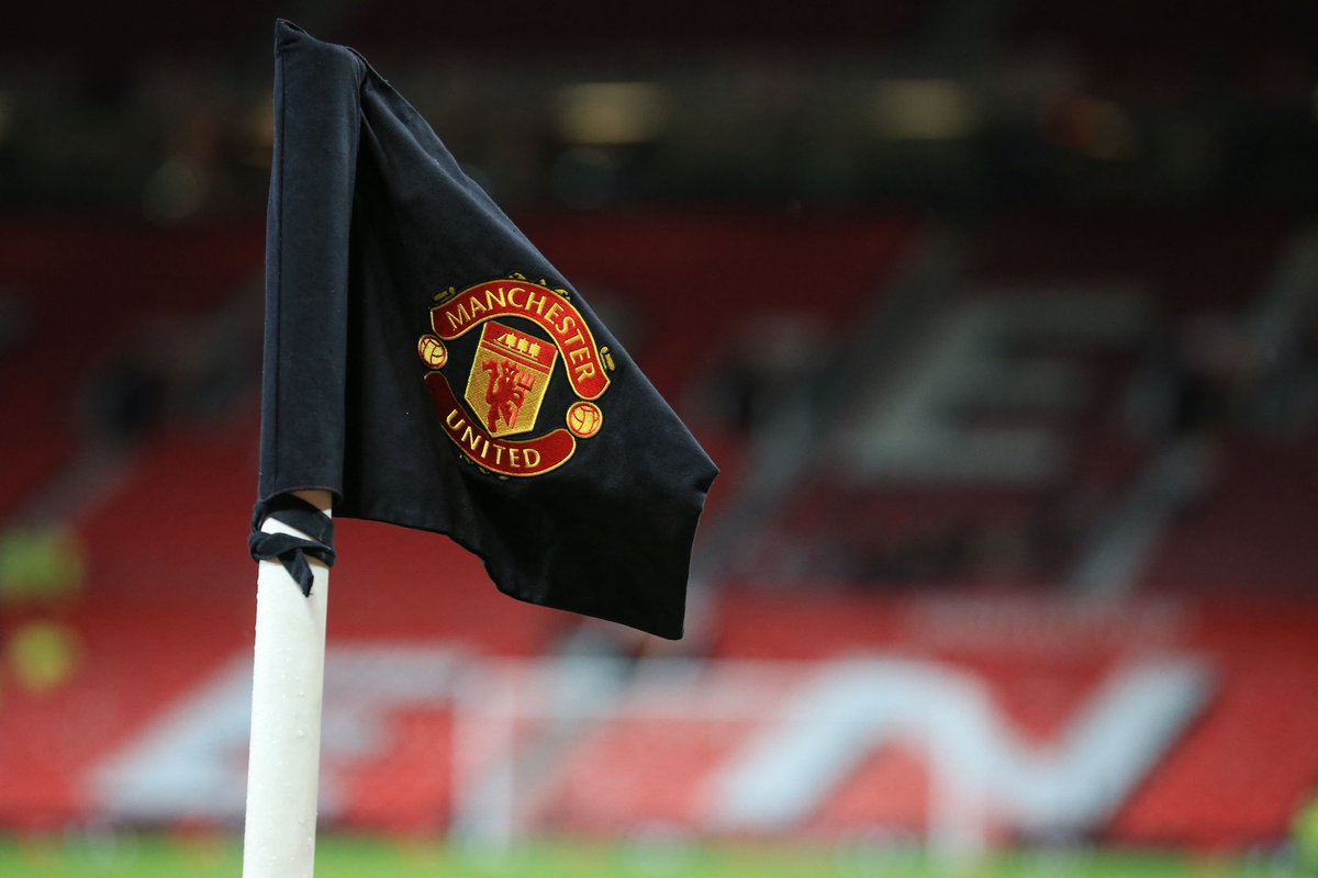 FabrizioRomano's tweet photo. Manchester United sale: Sheikh Jassim and Sir Jim Ratcliffe’s bids are in 🚨🔴

Sheikh Jassim remains fully engaged and confident in his bid.

Next steps are up to Manchester Utd owners, the Glazers family.

Understand both parties don’t expect an ‘immediate’ response. https://t.co/Vk70501EdZ