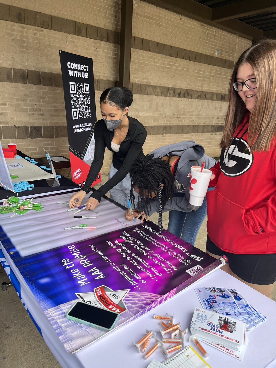 hoochsadd's tweet photo. Prom promise event success!!! Don’t drive distracted and buckle up!!! @HoochHappenings @gohsgeorgia https://t.co/LRVBSgPsPk