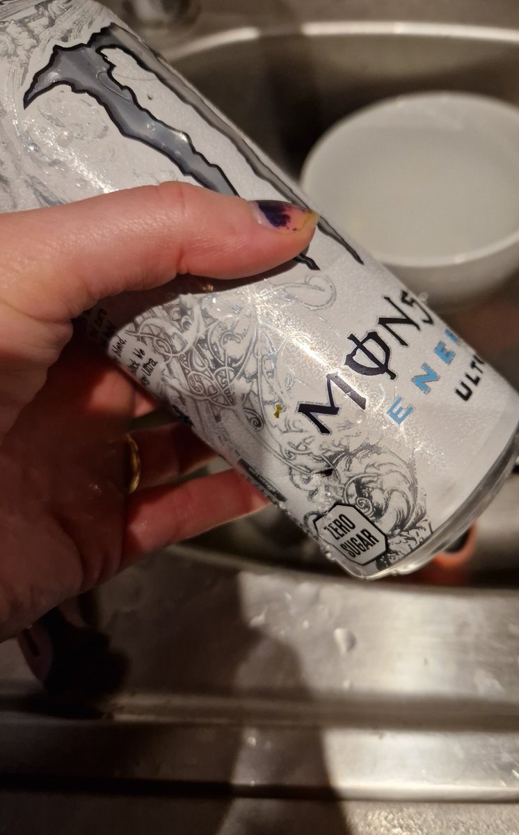 MelissaBehan91's tweet photo. @bmstores hi I bought a 4 pack of monster about 7.30pm just gone to unload the car,have found 2 cans have holes in and leaked.packaging was already a bit damaged in store when I picked it up but I thought it was off another pack didn't realise it was this pack that was leaking😭 https://t.co/smoKyyHcjX