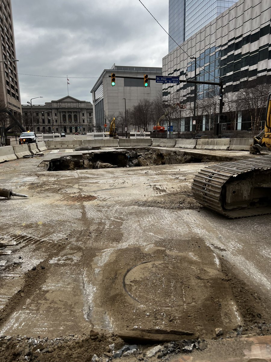EricaTinn's tweet photo. What if we kissed at the Cleveland sink hole 👉👈 https://t.co/EGWl7FGvEn