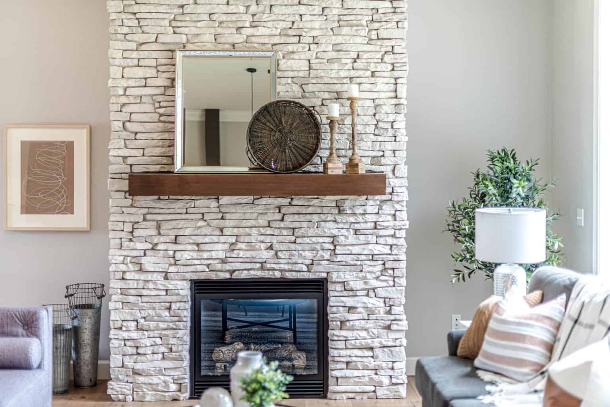 Callawayrealtor's tweet photo. Bold prints and patterns can emphasize the fireplace in your home. #interiordesign #homeinspo  https://t.co/zaoS0mExmO https://t.co/WxNp6QnnuO