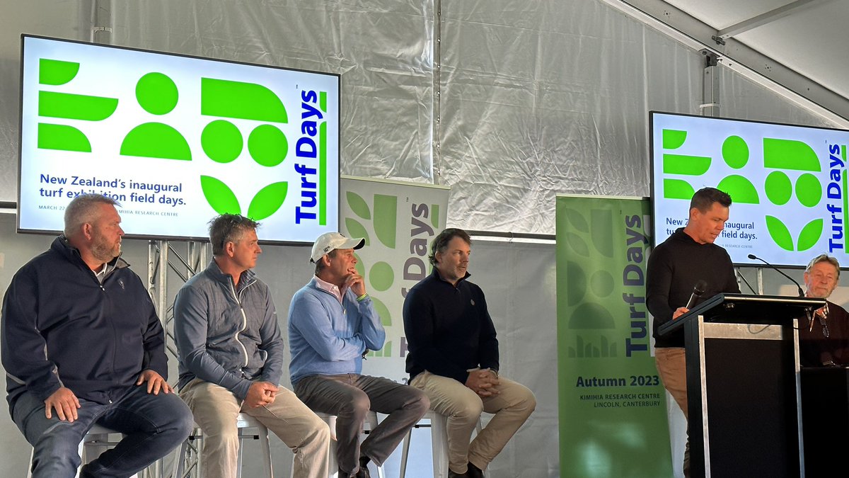 campbellturf's tweet photo. Creeping bent vs Brown Top debate about to start #turfdays NZ https://t.co/Sno3Dpex2c