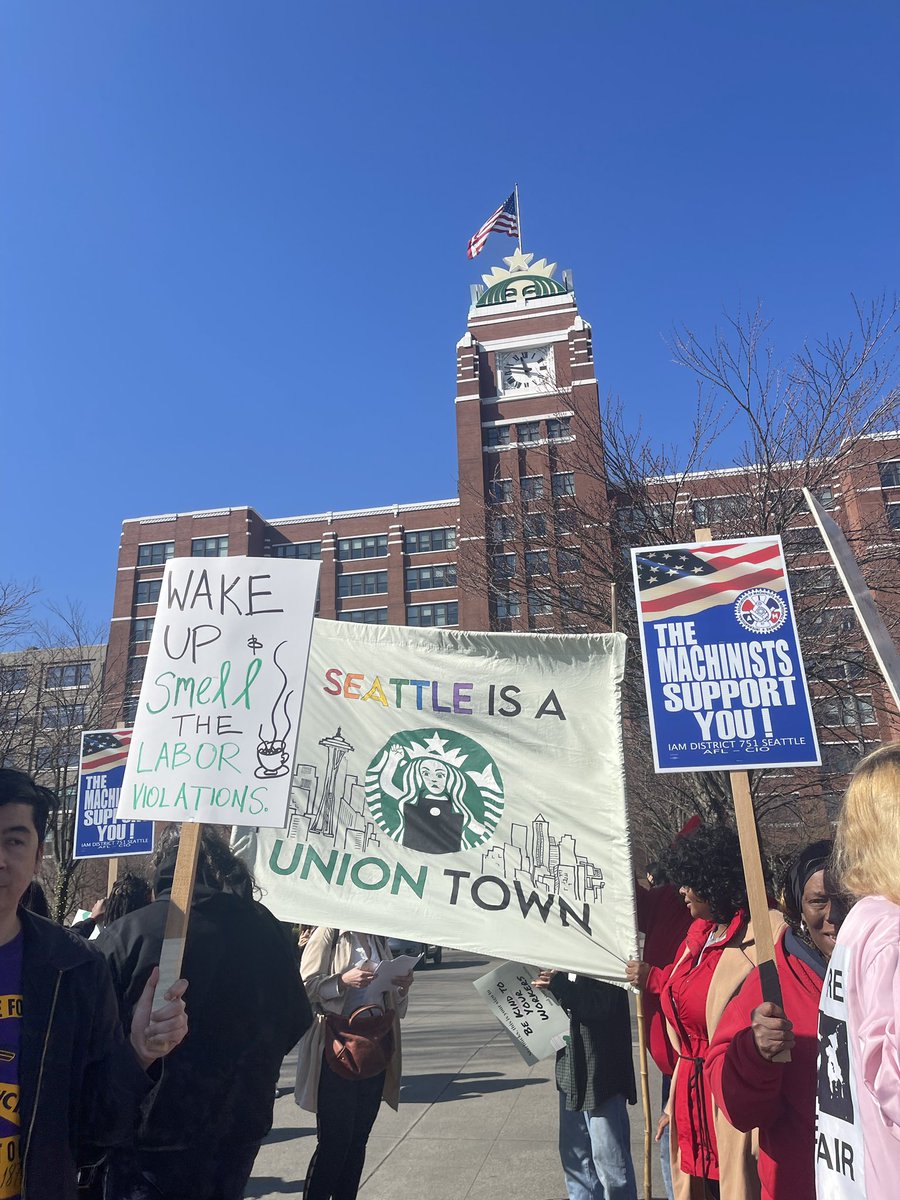 SBWorkersUnited's tweet photo. we’re skilled at not only handcrafting beverages, but handcrafting picket signs, too

#StarbucksStrike https://t.co/XM6n4OH7wA