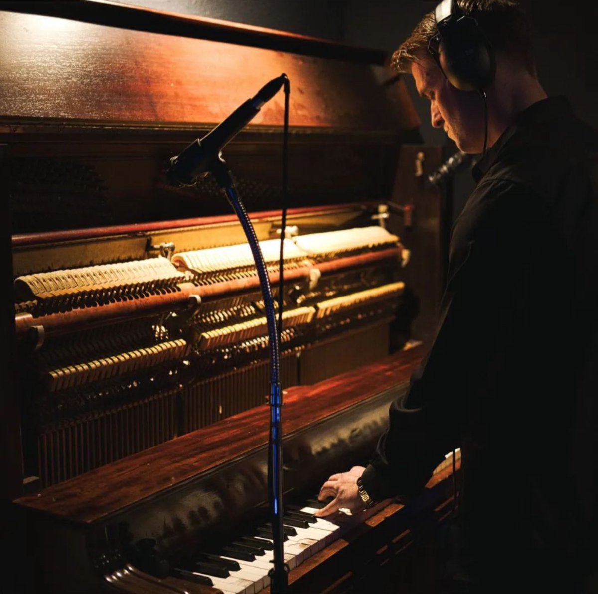 realjcarroll's tweet photo. I love being in the studio!! Such a beautiful experience. Weโre just about done recording the third song on the album!! ๐ถ๐น๐๏ธ #recording #music #musicproduction #fyp #piano #studio #secondalbum #newmusic #musician #singer #songwriter #crowkeeperstudio https://t.co/IeqB6fQl0l