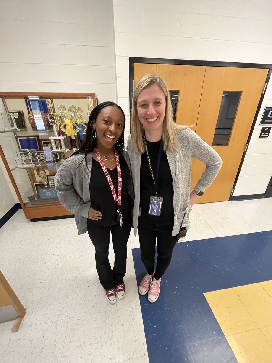 mag_hunt20's tweet photo. Dress like a teacher (or assistant principal) day! I โค๏ธhigh school students! #tru2u #goU https://t.co/OBHhS7iRNz