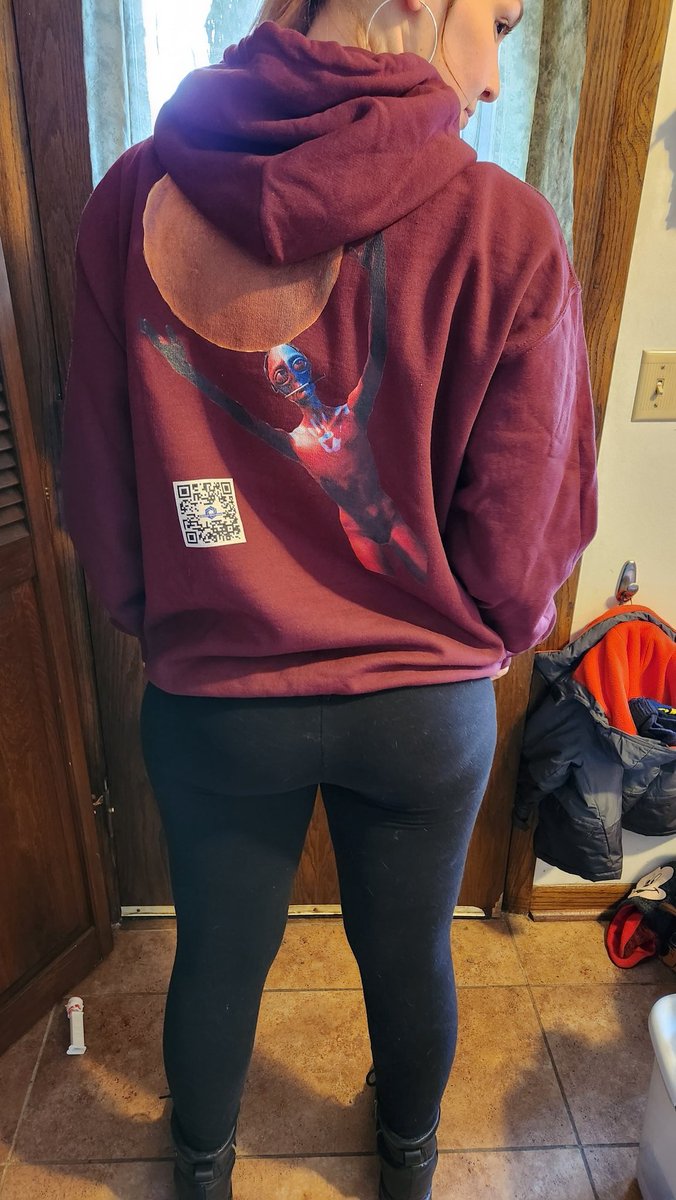 itsGary_eth's tweet photo. Wife recently picked out her own war paint @immadegen. She's not in the digital world much yet, but still wanted to rep somehow. 

Hit up @WalletWearables for any of your #NFTmerch needs! 🔥

#void #voidarmy #vr #nftavatar https://t.co/FQbRnvrtf7
