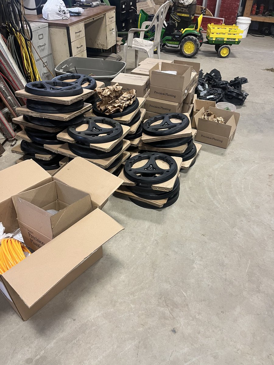 Therealkg12's tweet photo. Took some goodies home with me today! #precisionplant #plant23 https://t.co/e79c8Aa28d