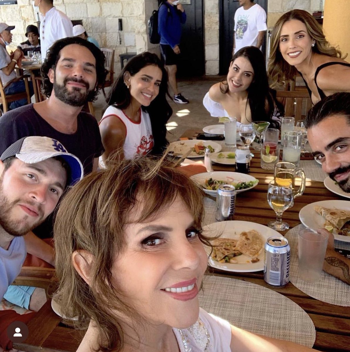 LorenaSevMes's tweet photo. El cielo está de fiesta🥹.
.
Te pudiste haber ido de este plano existencial, pero nunca de nuestros corazones.
Gracias por todo mi Rebe hermosa. 
Siempre serás una guerrera. 🕊️🕊️🕊️🕊️.
.
.
#qdep #rebecajones #rebeccajones #cabotelenovela #descansaenpaz #epd https://t.co/I2MjxT0WPu