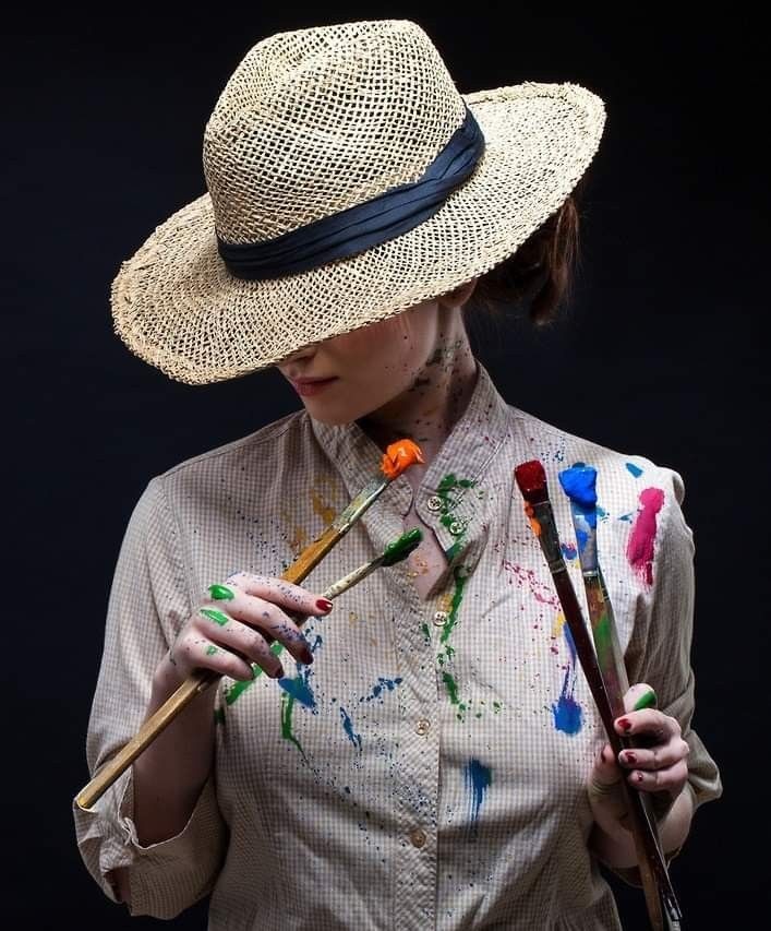 LCalladas's tweet photo. "Yo había puesto
encima de mi pecho,
un pequeño letrero que decía:

“Cerrado por demolición”.
Y aquí me tiene usted
pintando las paredes,
abriendo las ventanas,
adornando la mesa con la flor
amarilla con que paga el otoño
sus encantos".

Carlos Pellicer https://t.co/f7ZsXFxPay