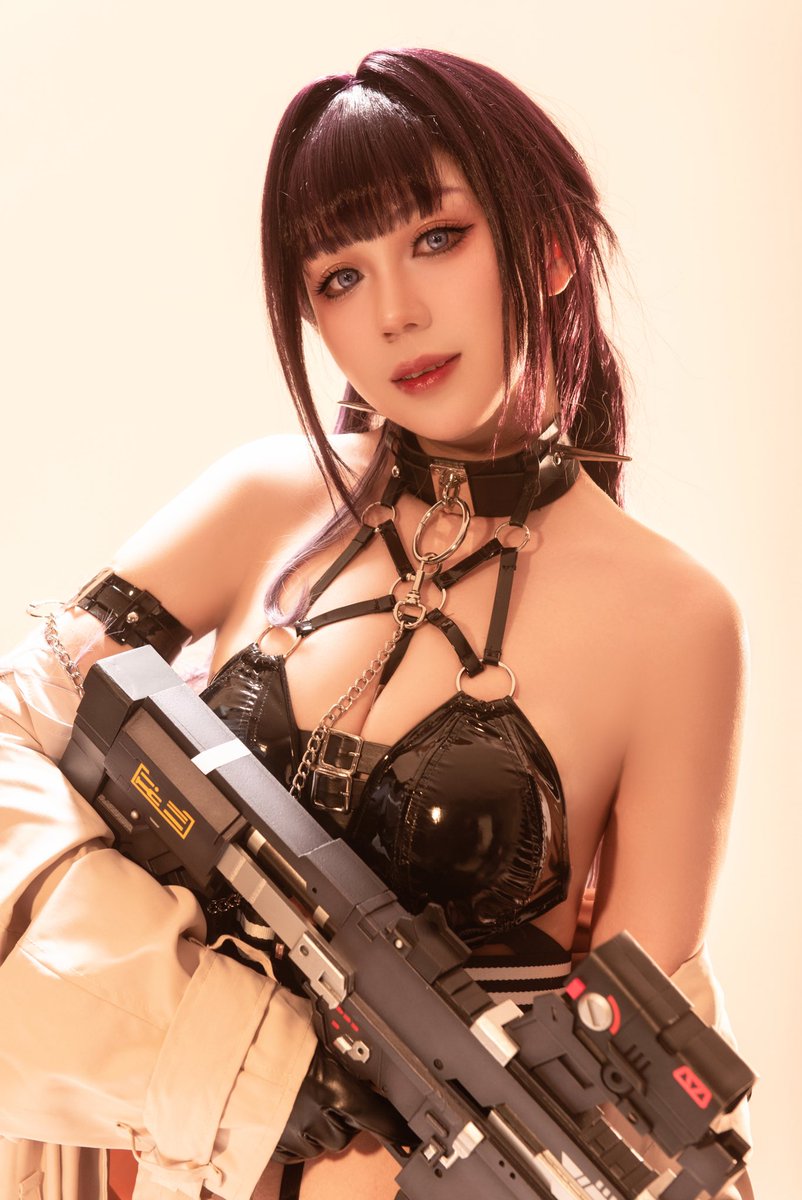 米哈拉

"也不能太沉迷哦，知道吗？"
"只有痛苦才能让我有活着的感觉。"
#NIKKEcosplay #mihara #nikke