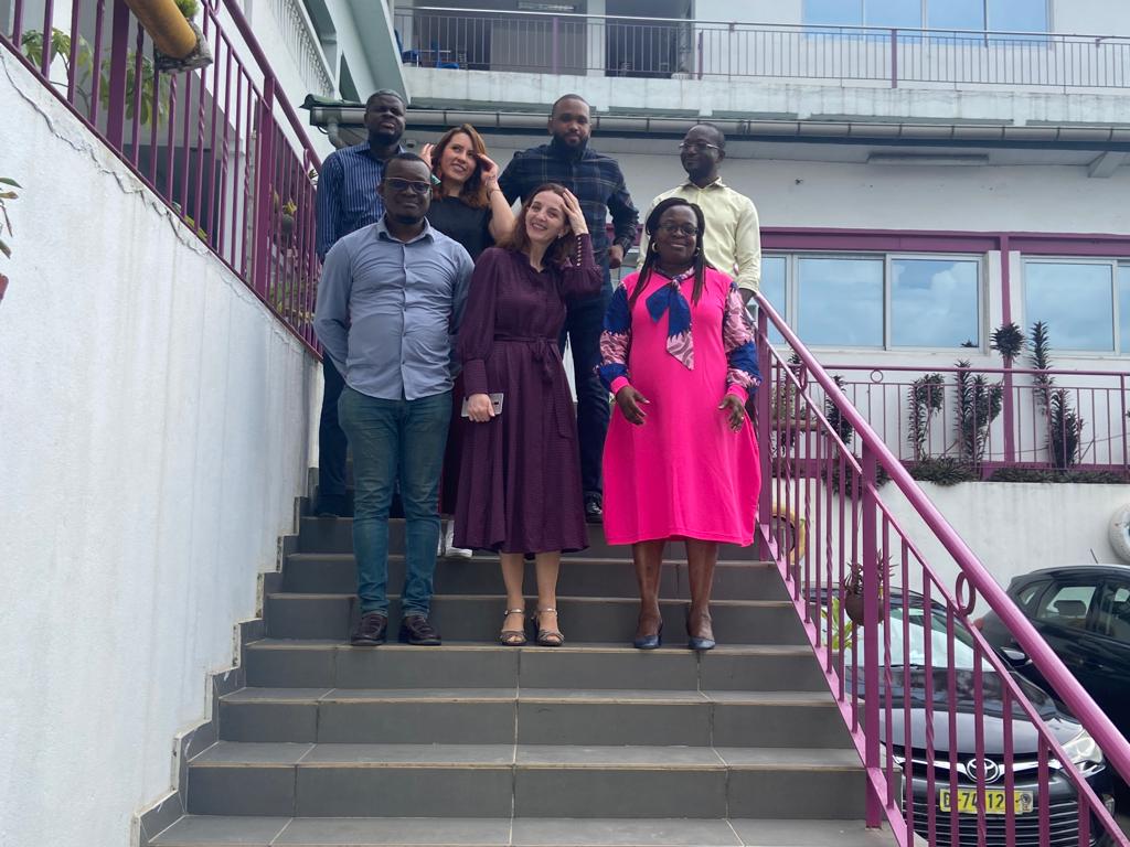 Getting ready for a group picture with the brilliant minds of Dr. Cécile Ouattara-Coulibaly and her @uvciv research squad. Their groundbreaking work is paving the way for open access in Africa and beyond. Great to witness it firsthand and to explore potential collaborations.