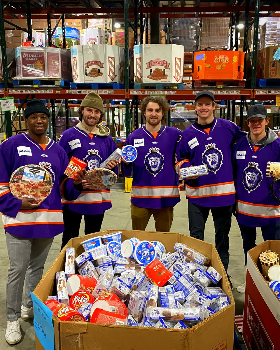 Today some of the Reading Royals players and front office staff volunteered at @HelpingHarvest1!

On April 15th, the Reading Royals will be having a food drive, benefiting the Helping Harvest. Bring canned goods and non-perishable items to drop off at the main entrance.