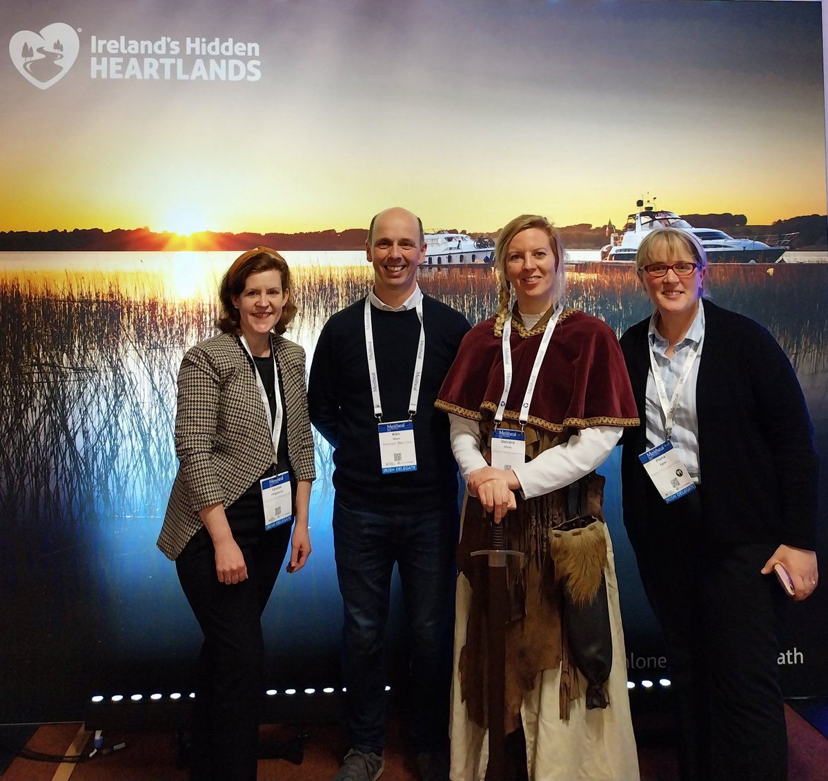 KnightsConquest's tweet image. Where the 3 counties meet...
Louise of @loughkeyforestp 
Alan of #mullingarbikehire with Déirdre K&amp;amp;C &amp;amp; @FionaEgan2
attending @Failte_Ireland’s flagship trade event #Meitheal2023 
@HeartlandsIRL
Read more: bit.ly/3TrlYMO