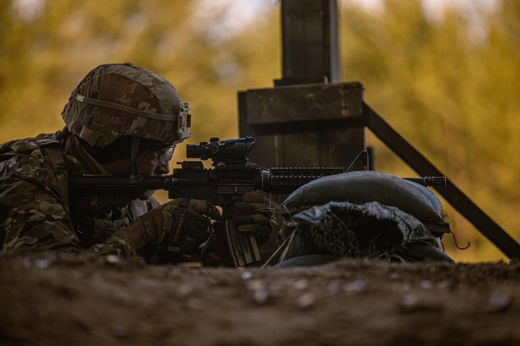 1stCavalryDiv's tweet photo. #FirstTeam Troopers from @1stCav2bct stay #CavLethal by conducting small arms qualification. Soldiers are qualified and earn one of three badges to demonstrate their proficiency in their weapon systems.
#Readiness | #WeAreTheCav | #Discipline | @iii_corps | @FORSCOM https://t.co/5mLGYdB1HM