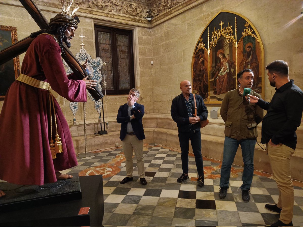 GremioArteSacro's tweet photo. Hoy @elllamadorcsr abre las puertas del @Ayto_Sevilla para pasear a sus oyentes por un recorrido único a la exposición #SevillaFecit23 de la mano de una representación de los artistas que hacen de #Sevilla la Capital Mundial del #ArteSacro https://t.co/ie9aUDijDQ