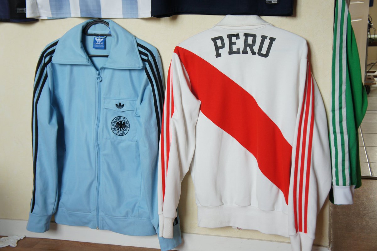 passeincisive's tweet image. Samstag #tracktop #kitclash : @DFB_Team 74 Vs @SeleccionPeru 78 #adidas #retrojacket #chaquetas #retrofootball #EURO2024 #LaBicolorNosUne #ArribaPeru #SeleccionPeruana #DieMannschaft #Nationalmannschaft #DeutschlandPeru #AlemaniaPeru #FPF #DFB #GERPER