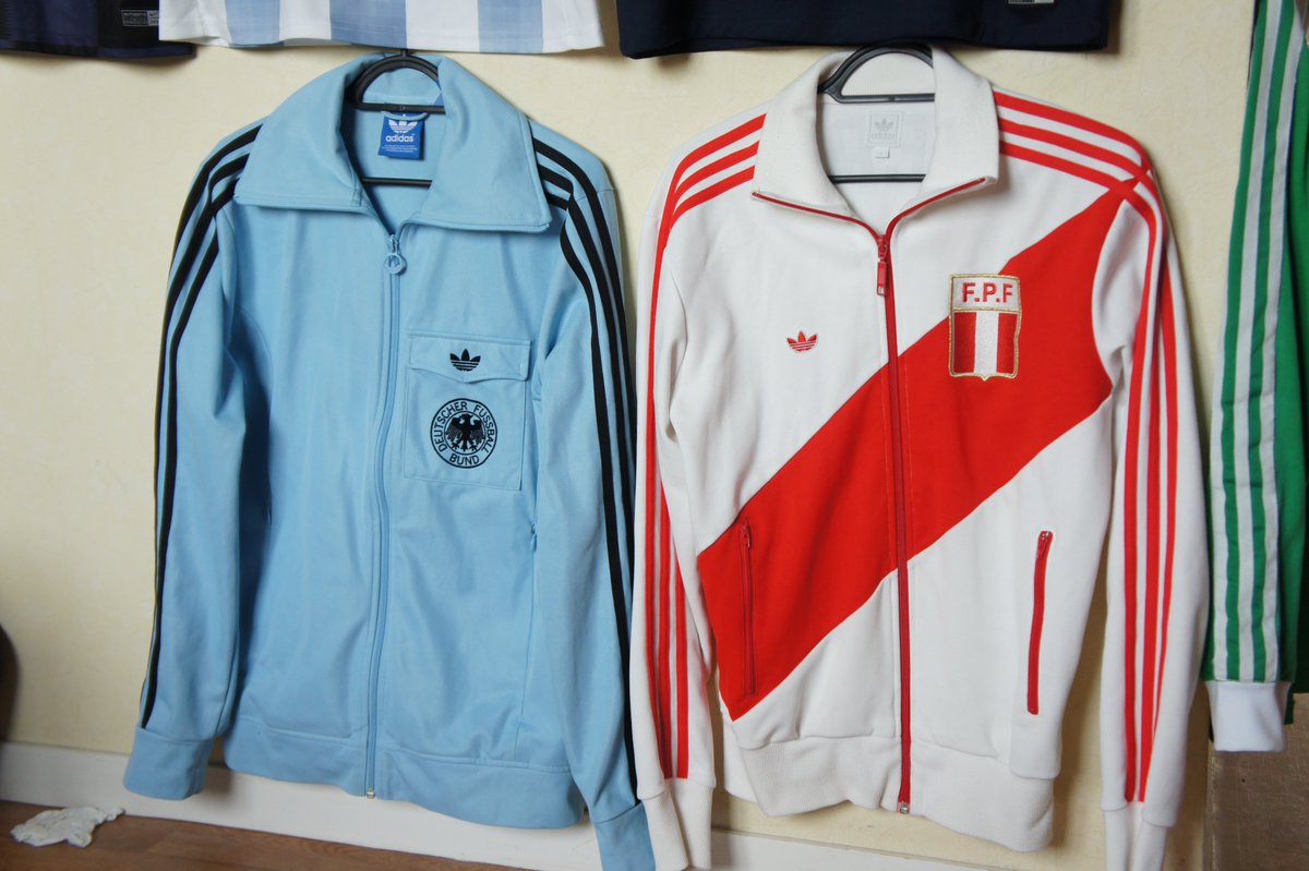 passeincisive's tweet image. Samstag #tracktop #kitclash : @DFB_Team 74 Vs @SeleccionPeru 78 #adidas #retrojacket #chaquetas #retrofootball #EURO2024 #LaBicolorNosUne #ArribaPeru #SeleccionPeruana #DieMannschaft #Nationalmannschaft #DeutschlandPeru #AlemaniaPeru #FPF #DFB #GERPER