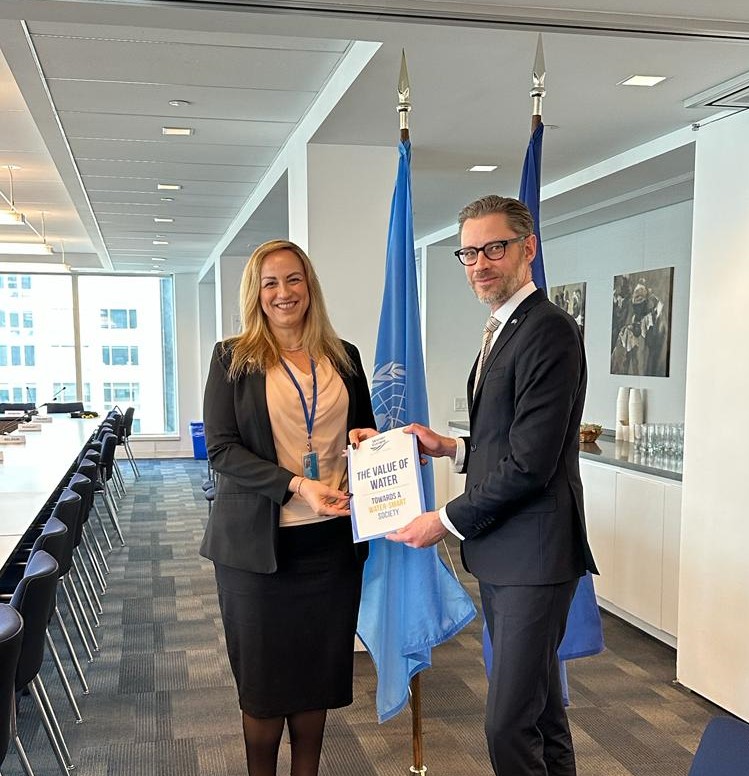 H20EU's tweet photo. ✨We cannot be prouder for closing the 1st day of the #UN2023WaterConference with @HaGo24 & @CLaspidou handing over our new updated 💧#WaterVision to @Zu_Demir, Flemish Minister of Environment & @DWestlen State Secretary to @RPourmokhtari! More details👉
https://t.co/RMUzLI5eMJ https://t.co/JHqZ4o8c3r