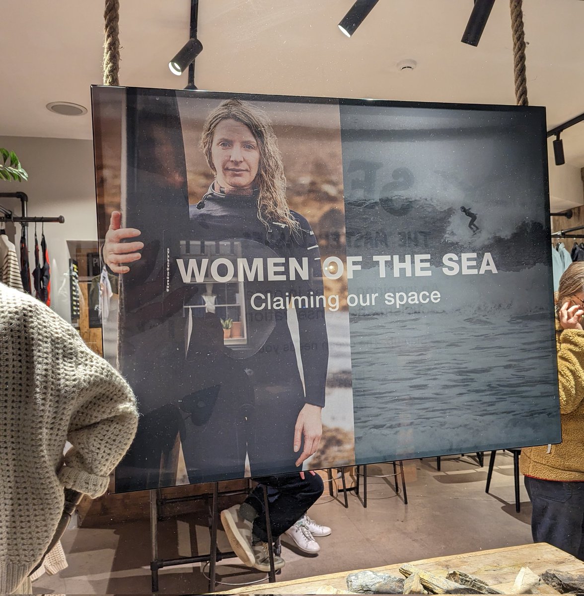 danphardy's tweet image. A truly moving and powerful selection of films celebrating #Womenofthesea 🌊 Thank you @finisterre for an inspiring evening! P.S the beer was 🤌