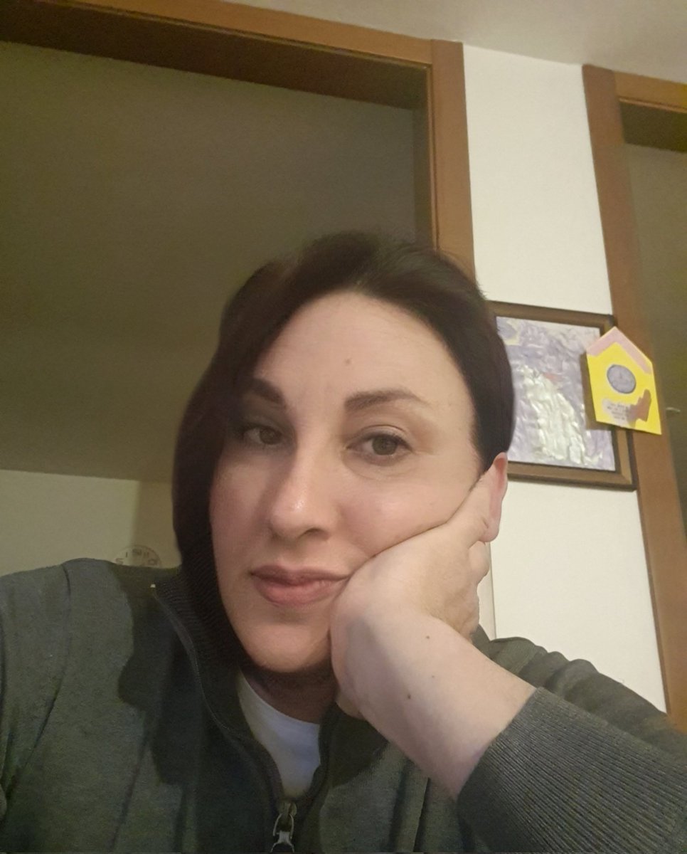 AngelaTrans1980's tweet photo. A cosa state pensando? Io a Morfeo...😪 https://t.co/20KrYVOyQk