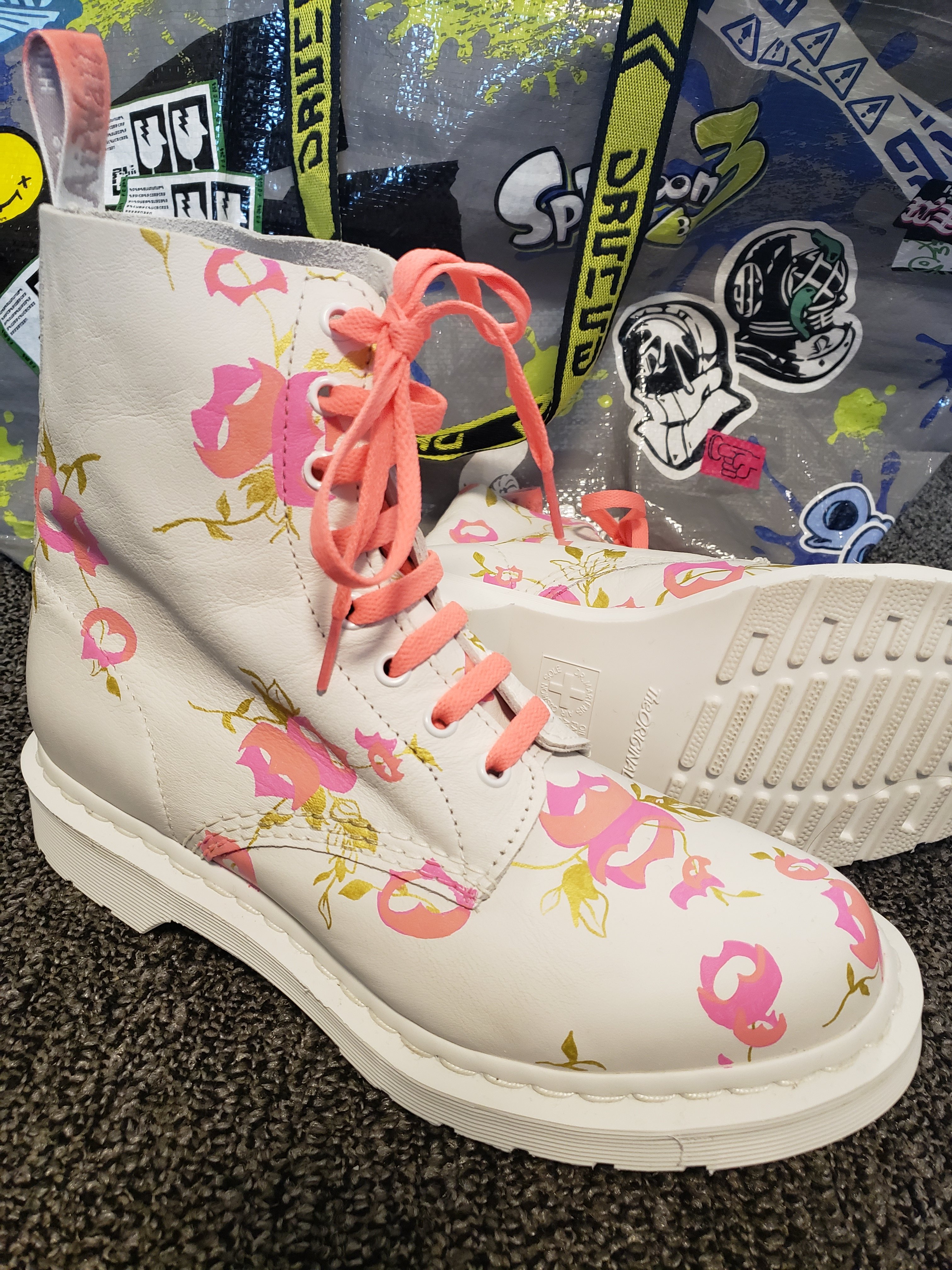 Nabi ~ 나비 🍒 on X: My custom Pearl Punk Crowns are done! Dr. Martens 1460  Pascal Monos with Posca markers 💗 #Splatoon  / X
