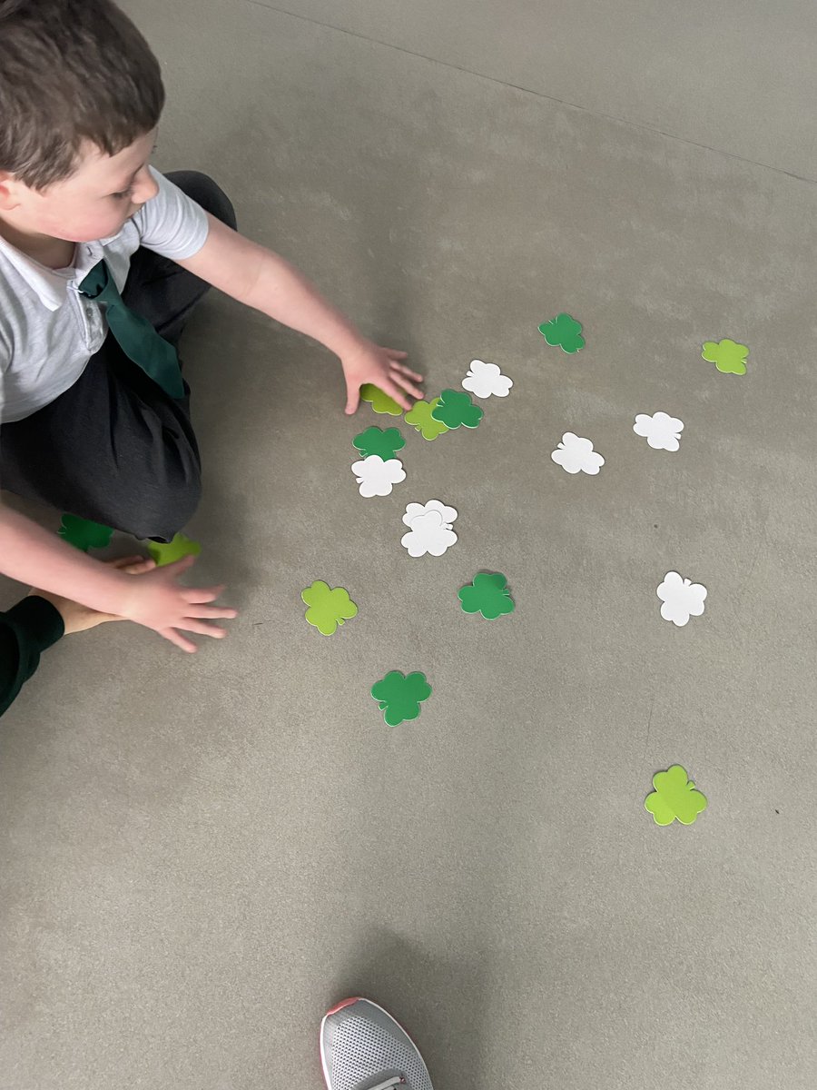 TarmonNS's tweet photo. Fun in Ms Carroll’s room 💚🍀😀 https://t.co/p3Ig8QhbLk