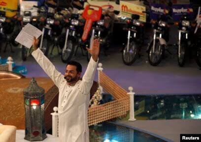 DrBushraIqbal's tweet photo. وہ استاد تھے، Mentor تھے، Boss تھے۔ بہت کچھ سیکھا ہے ان سے مجھ سمیت آپ سب لوگوں نے۔کمال کی ذہانت، بہترین حافظہ، خوبصورت اندازِ بیاں، پر سوز آواز کے مالک تھے۔ بولنے اور لکھنے پر کیا عبور حاصل تھا۔ انتھک محنت dedication نے ان کو آپ سب میں ہردلعزیز بنایا۔ درجے بلند ہوں
#AamirLiaquat https://t.co/GDf0naPyb3