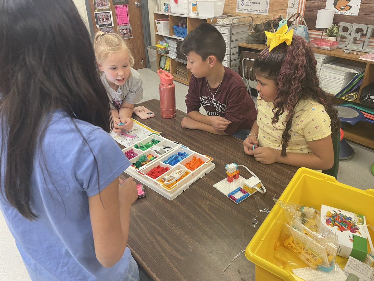 I’m so excited that Patlan’s Future Engineers worked together to build and code Legos. The kids were so engaged and excited. Thank you <a href="/SeguinEdFund/">Seguin Education Foundation</a>! <a href="/PatlanES/">Patlan Elementary</a> <a href="/SeguinISD/">Seguin ISD</a>