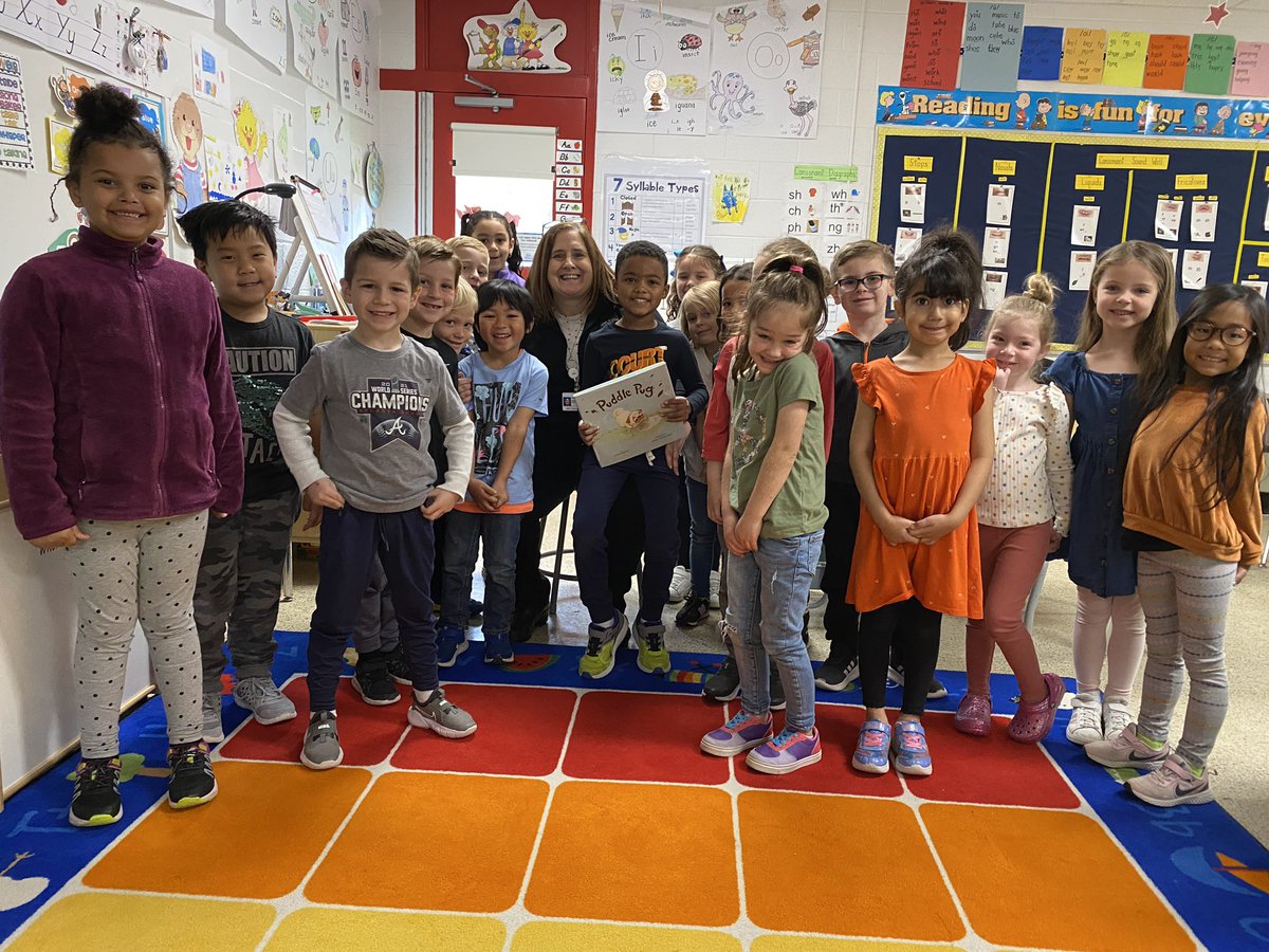 It’s always a good day when we have a guest reader. Thanks Carla from <a href="/PurchasingVBCPS/">VBCPS Procurement Services</a> - come back soon 📖 🍎 ☀️! <a href="/north_landing/">North Landing ES</a> <a href="/vbschools/">VBSchools</a>