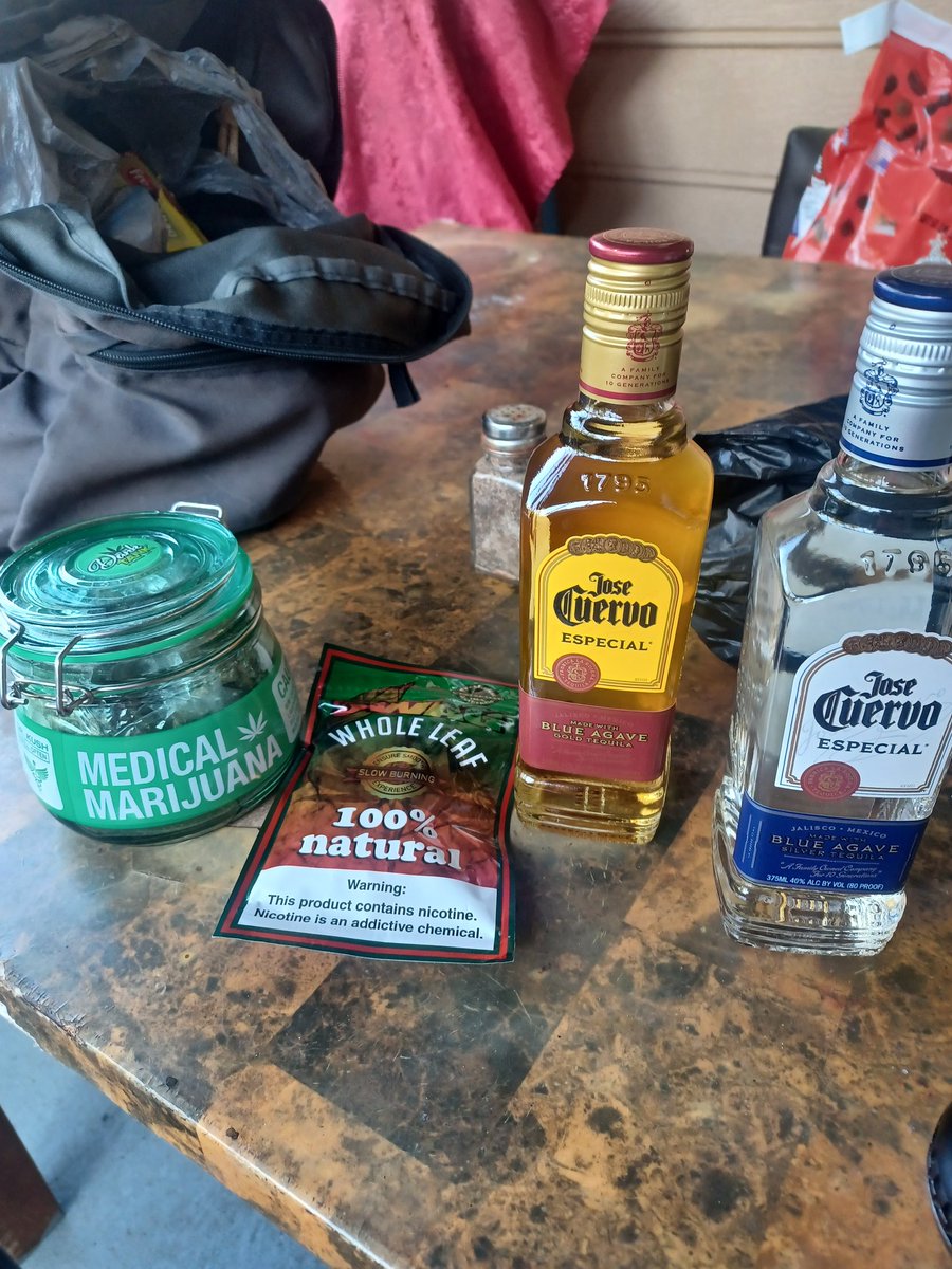 Fyvewyde_Bravo's tweet photo. #MiddleOfTheWeek #HumpDay #HighLife #Zaza #JoseCuervo #GasEllis #DarkSkinBobMarley #UCantHang https://t.co/cdLmzUKedE