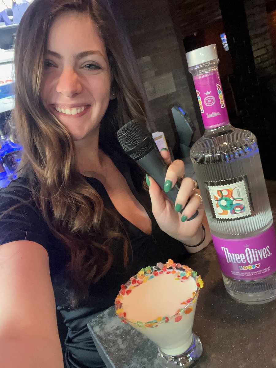 🥣 Fruity Pebble Martinis & Karaoke TONIGHT @8! 🍕 Full menu available till midnight & drinks till 1am! #fruitypebbles #fruitypebblesmartini #bostondrinks #bostonkaraoke #peabody