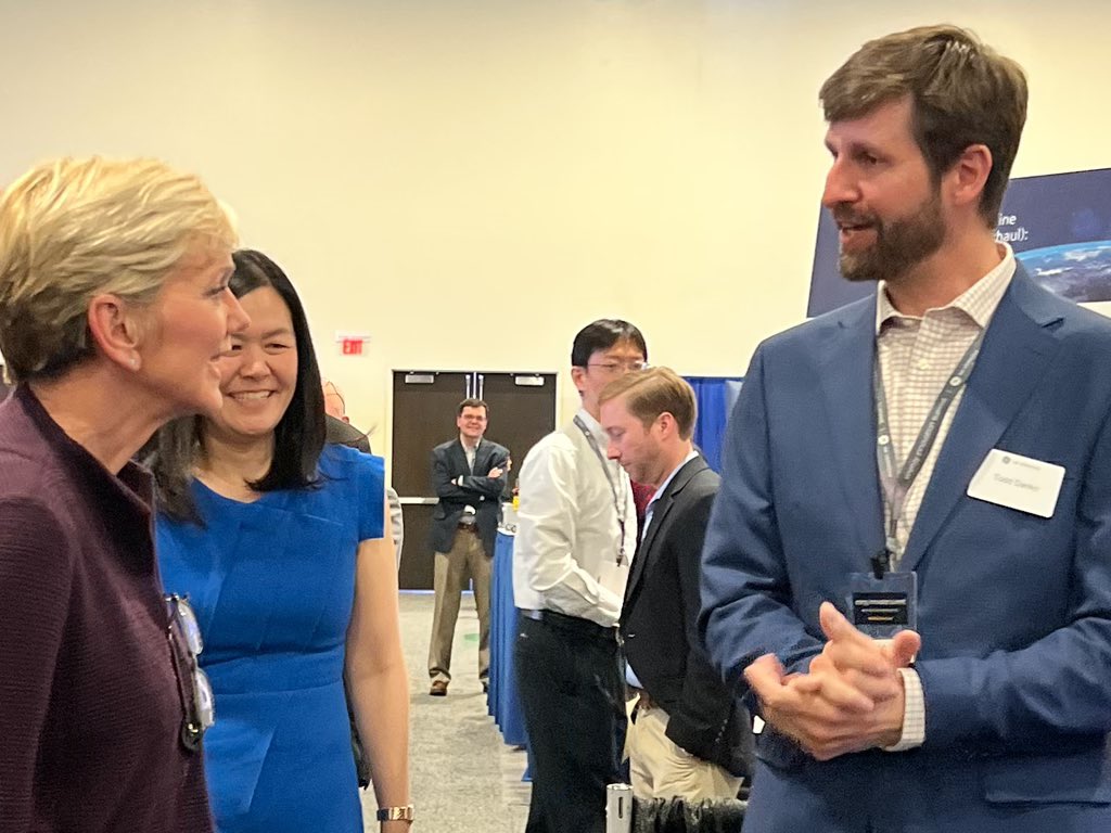 GEResearch's tweet photo. GE Researchers and our partners at Warren Environmental showed @SecGranholm @generalelectric’s GE’s award winning carbon cutting robot during the #ARPAE23 Innovation Summit. The PLUTO system can rehabilitate hard to reach natural gas pipeline infrastructure. @ARPAE #energy https://t.co/xlE8zC7zFv