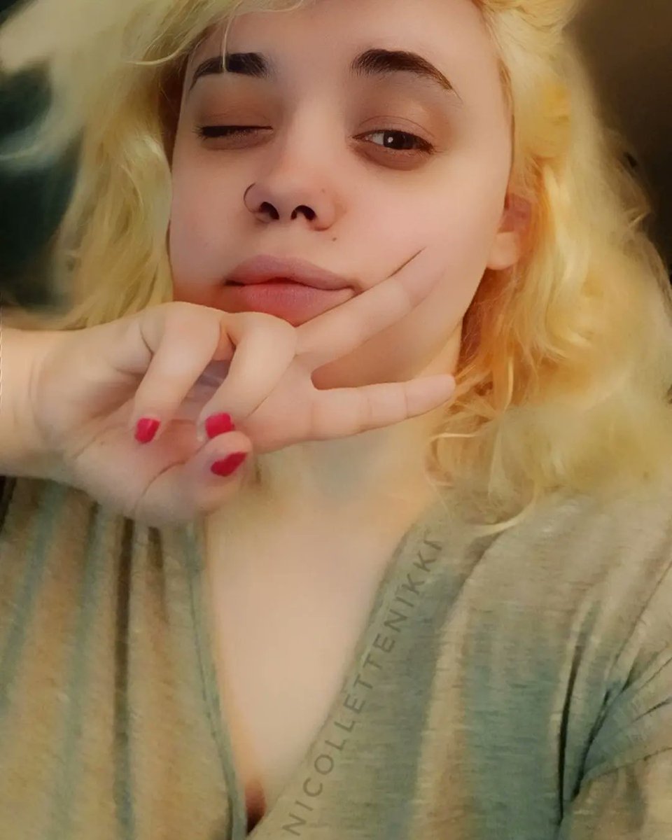 NicolletteNikk1's tweet image. Good afternoon 🌞 here's my semi blonde like Goku hair before I dyed it blue 💙 plus a little reel of Blonde me. 

#blondehair #blondeme #myvideo #myreel #myhair #myblondehair #me #twitterselfie #selfie #hi #sleepyface