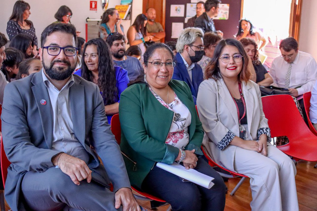 MinMujeryEG's tweet image. 📍Cabildo, Día del Agua | Subse @LuzVidalH, junto a subse @MMAChile @max_proano, seremi @MMEG_Valparaiso @camila_lazom, alcalde @vicdonoso y comunidad cabildana
💦Conmemoraron el resguardo del derecho humano al agua
💦Destacaron el rol de dirigentas de APR en la escasez hídrica