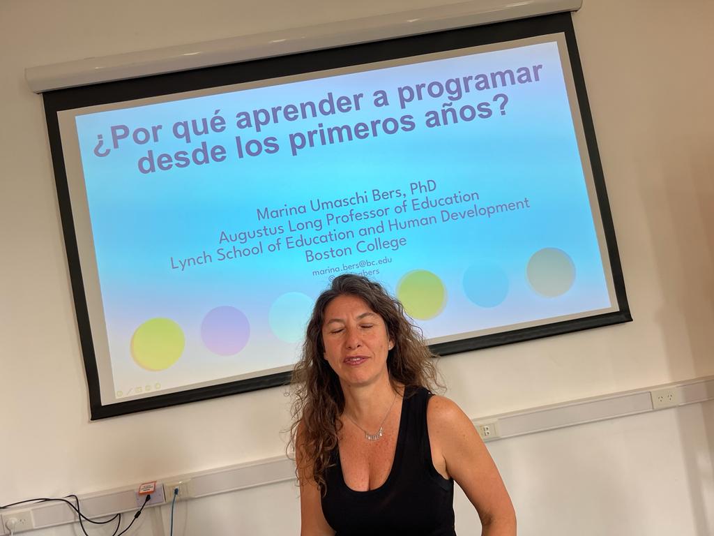 piscitelli's tweet photo. Mañana de lujo en @EscenariosUdeSA Presentaciones en sala inmersiva de propuestas ridículas y provocativas como exige @avantgame MacGonigal. Después #pulsomundo #polimata Pina Bauch y visita de @marinabers cuando grandes ideas se encuentran con manos encantadas mueven montañas https://t.co/MxLh3XSeIS