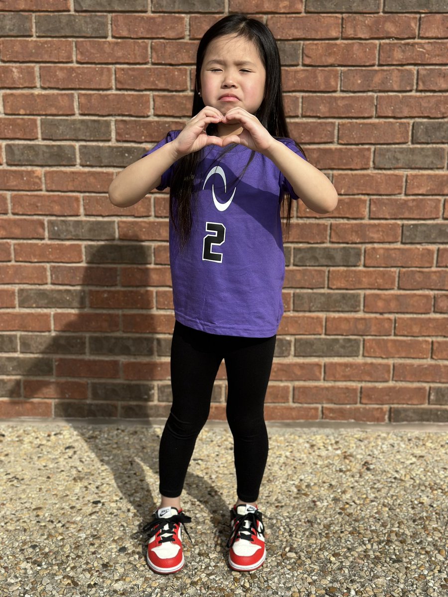 AubreyAspires's tweet photo. Mood when you fly 1000 miles today to find out you can’t watch your favorite @AUProSports athletes but still understand and will have to superfan it from the hotel instead! 🫶🏼😢 #AUProHoops #IsItFridayYet? https://t.co/aBHAA83noN