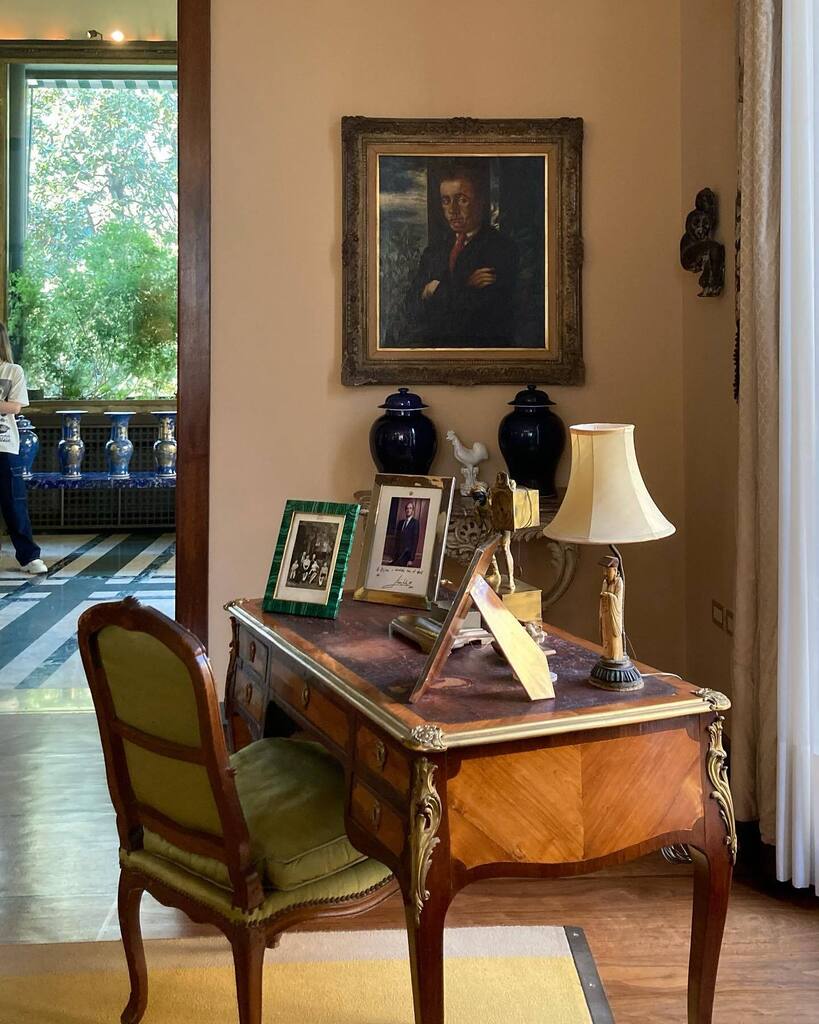 Villa Necchi Campiglio 📸 è un viaggio nella vita degli anni ‘30.
🏡Una residenza di lusso con piscina e giardino dove gli ambienti domestici sono arredati con gusto e ospitano opere d’arte provenienti da importanti collezioni.

📝 Se capitate a Milano … instagr.am/p/CqGwptJN4gW/