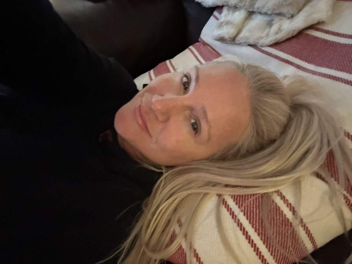 MsAlexismalone's tweet photo. Lazy, rainy day in LA.. Friend is out of hospital and all good. 🙏💜 https://t.co/Uq6nD8gkAH